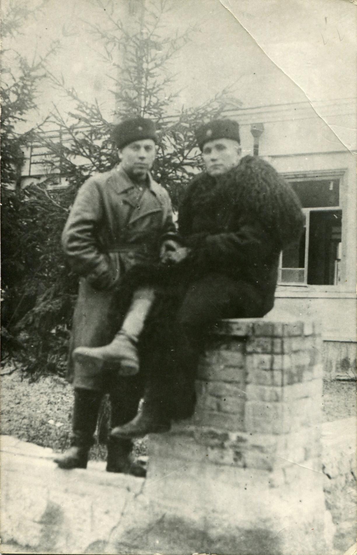 М.И. Наумов и В.А. Андреев 31 декабря 1943 г. в пгт Городница Житомирской обл.