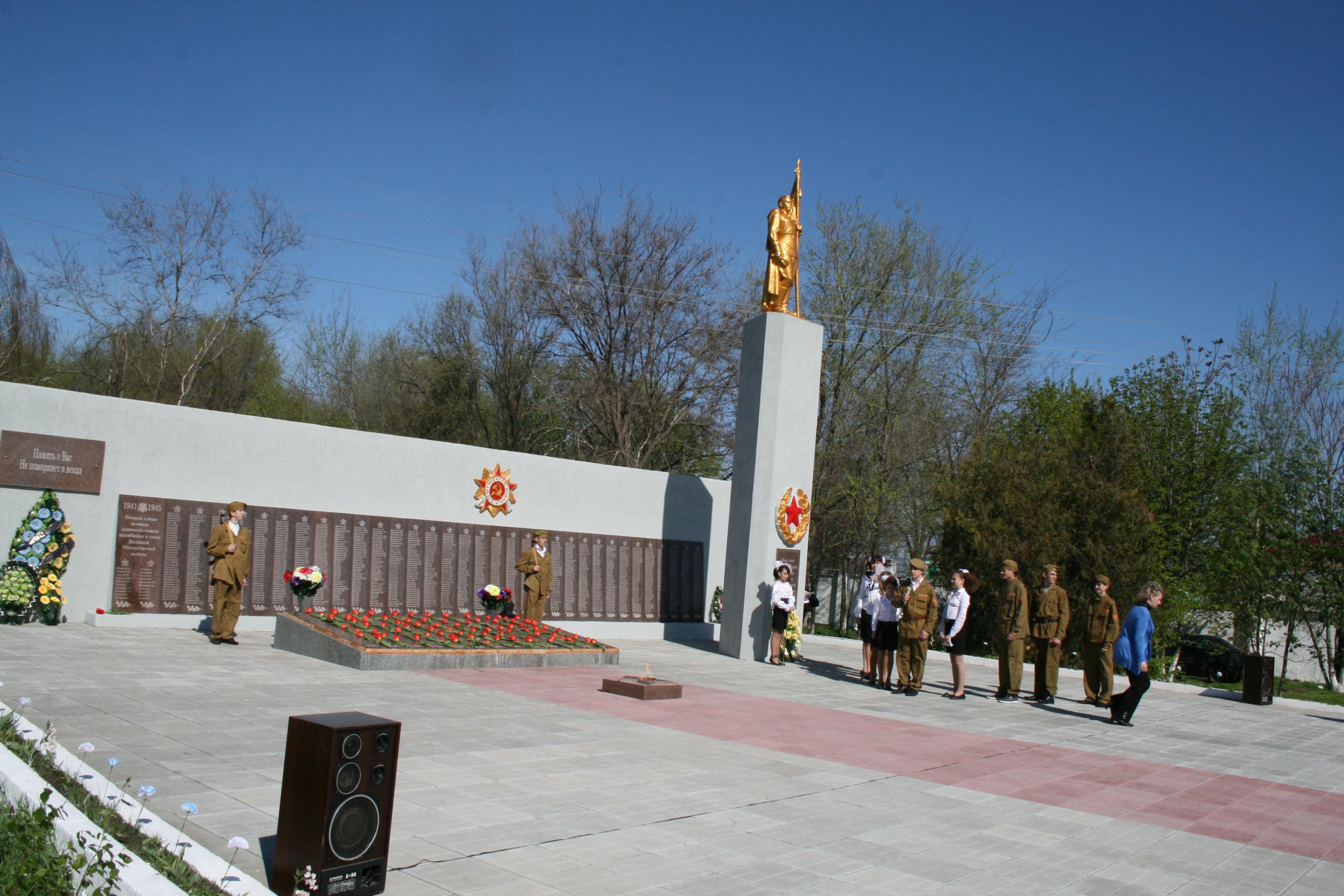 Братская могила в с. Балки Васильевского района