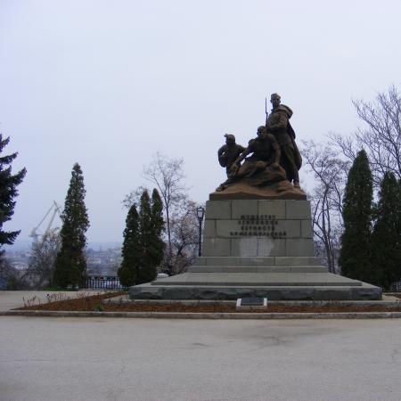 Памятник комсомольцам - защитникам Севастополя