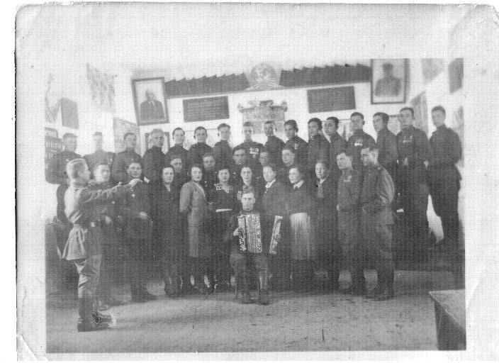 Смешанный хор 6-го Гвардейского механизированного полка г. Каракал, Румыния, 1946-47 г. 