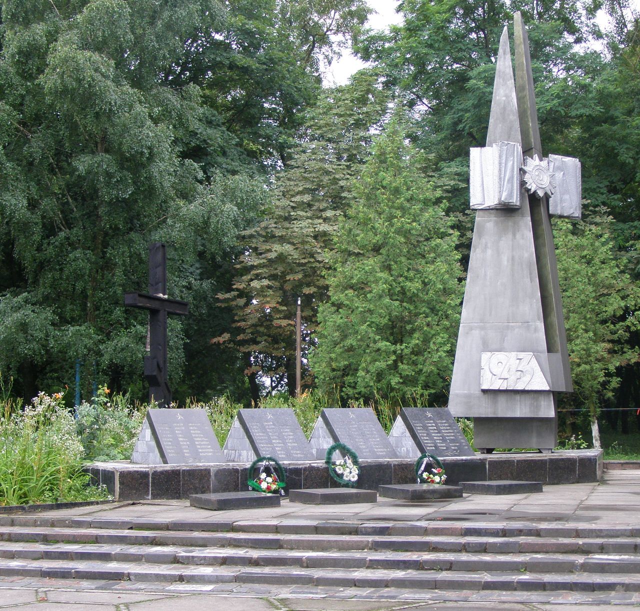 Братская могила в с. Анисов Черниговского района Черниговской обл.