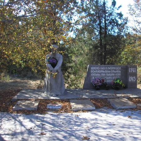 Братская могила в с. Любимовка Вольнянского района