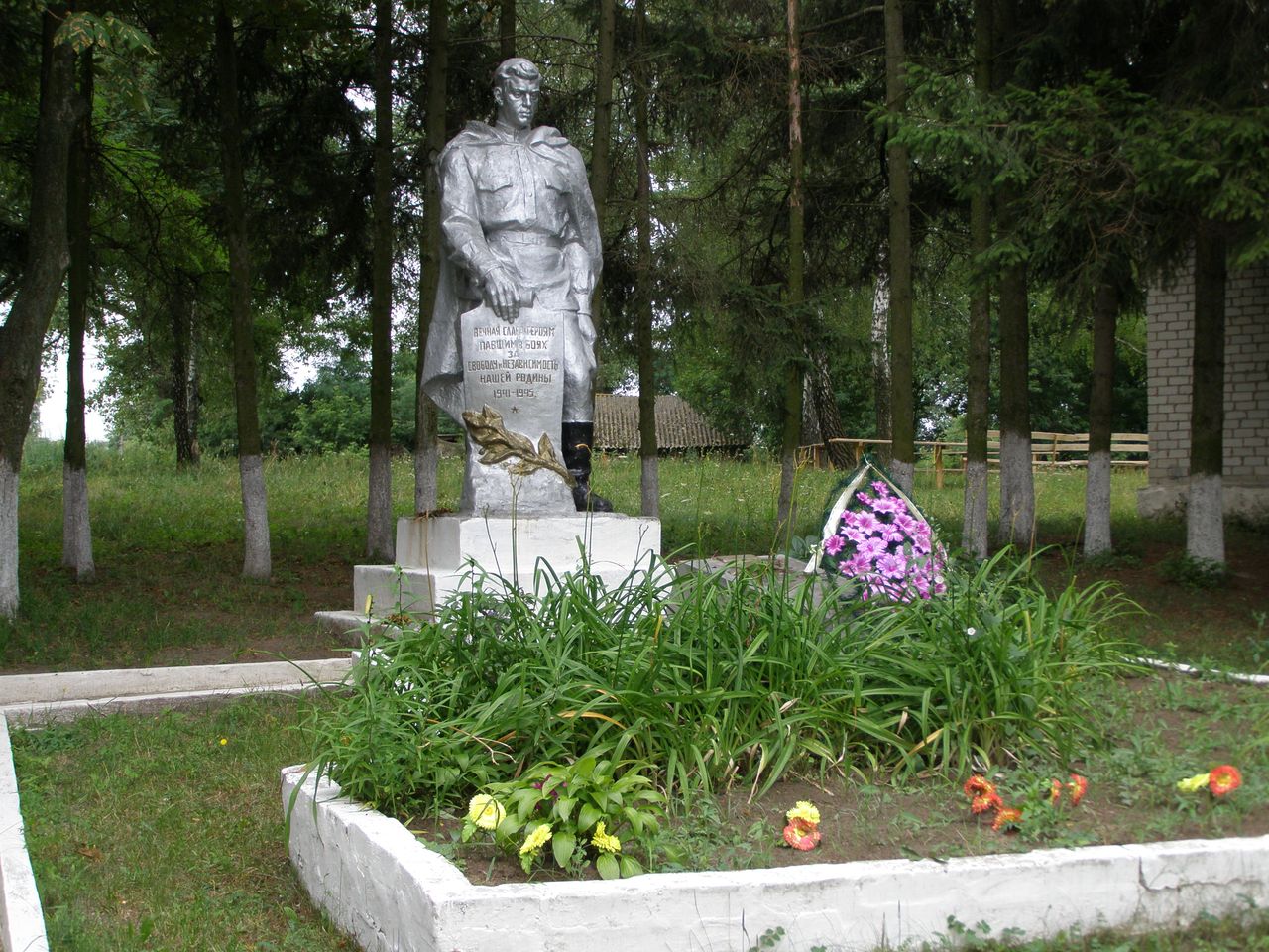 Братская могила в с. Андреевка Черниговского района