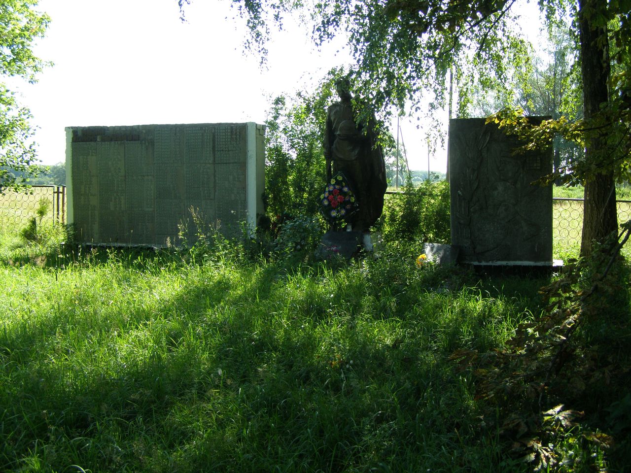 с. Левковичи Черниговского района Черниговской области, Братская могила Воинов ВОВ