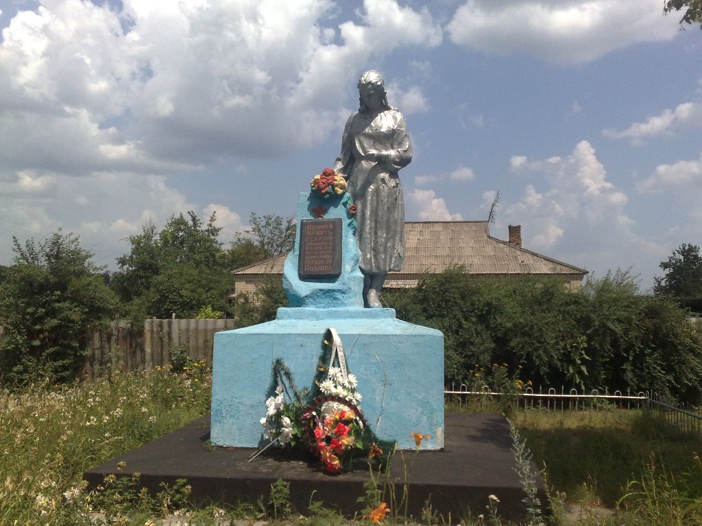 Братская могила в с. Мотроновка Верхнеднепровского района