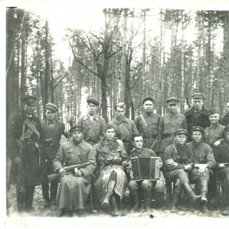 Комсостав Червоного (Эсманского) партизанского отряда, май 1942 г. 