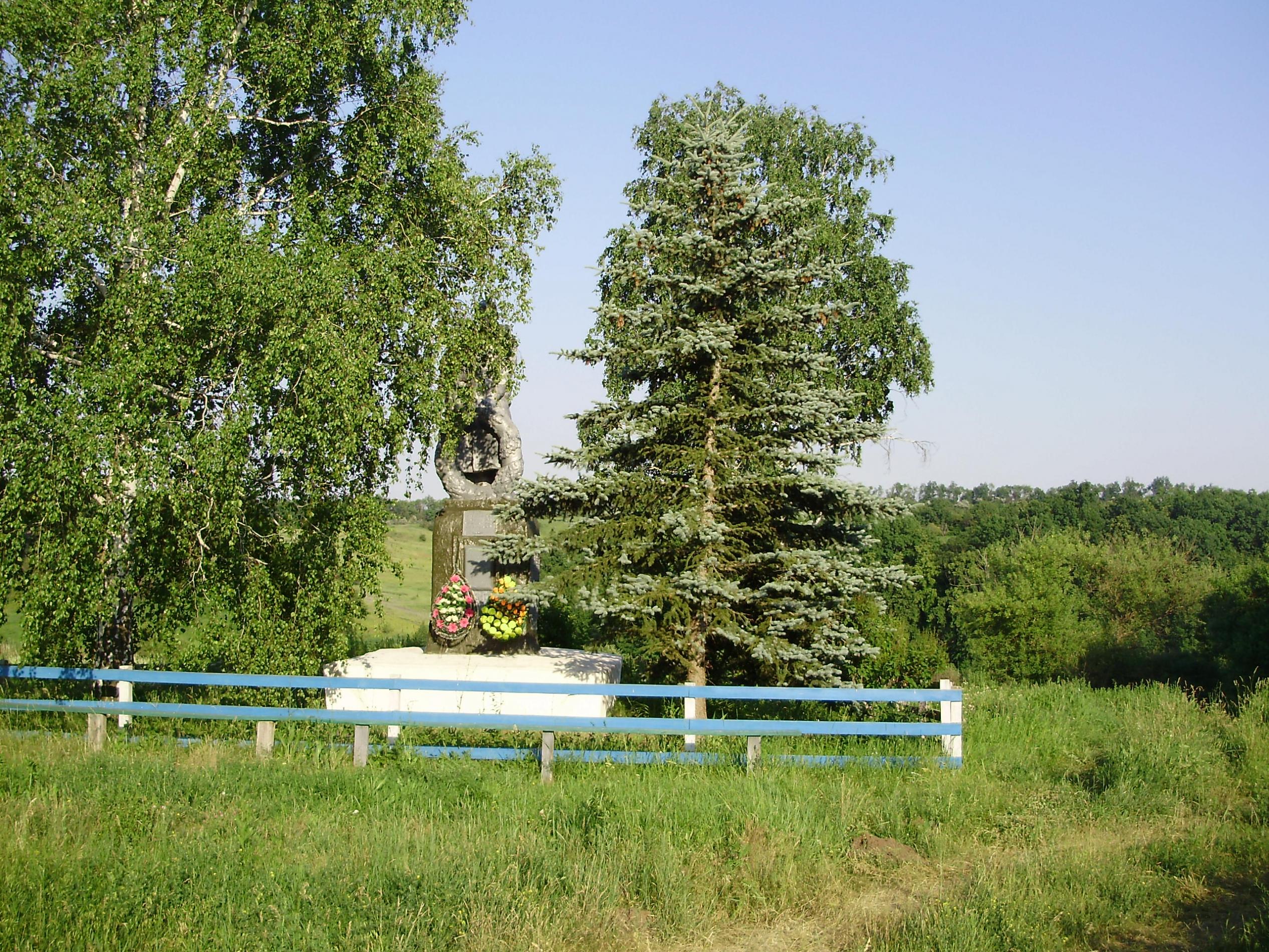 Братская могила в с. Западня Змиевского района