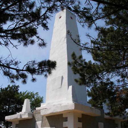 Высота "Горная" Братская могила Воинов 318 Стрелковой Дивизии