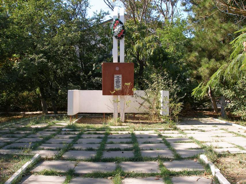 Памятник Герою Советского Союза Лобозову Василию Андреевичу