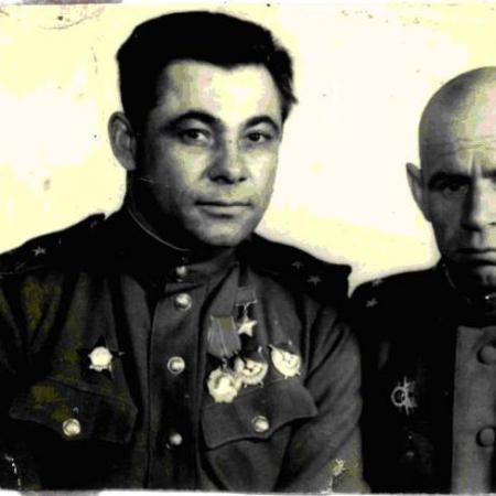 Полковник Давыдов с сослуживцем.