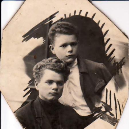 Василий Федорович Федюрко (слева) и его брат Николай Федорович Федюрко