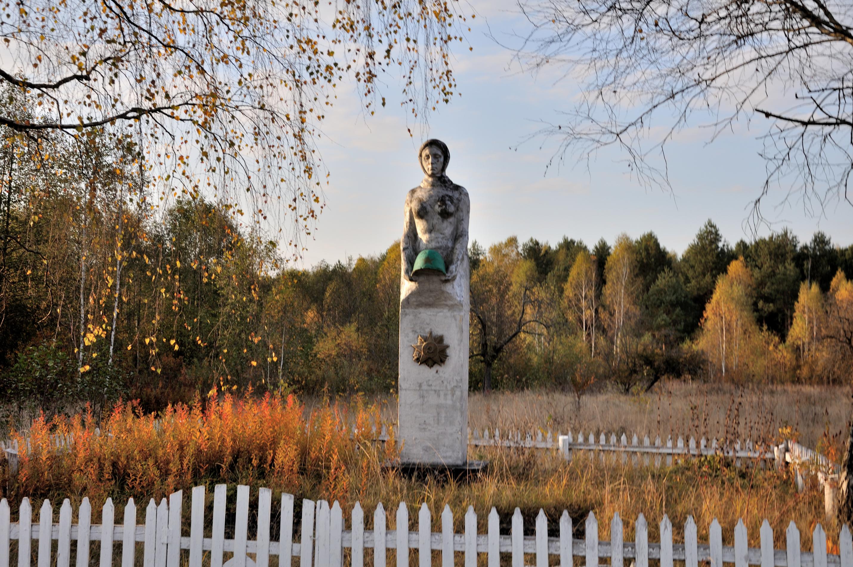 Братская могила в с. Мочулянка Березновского района