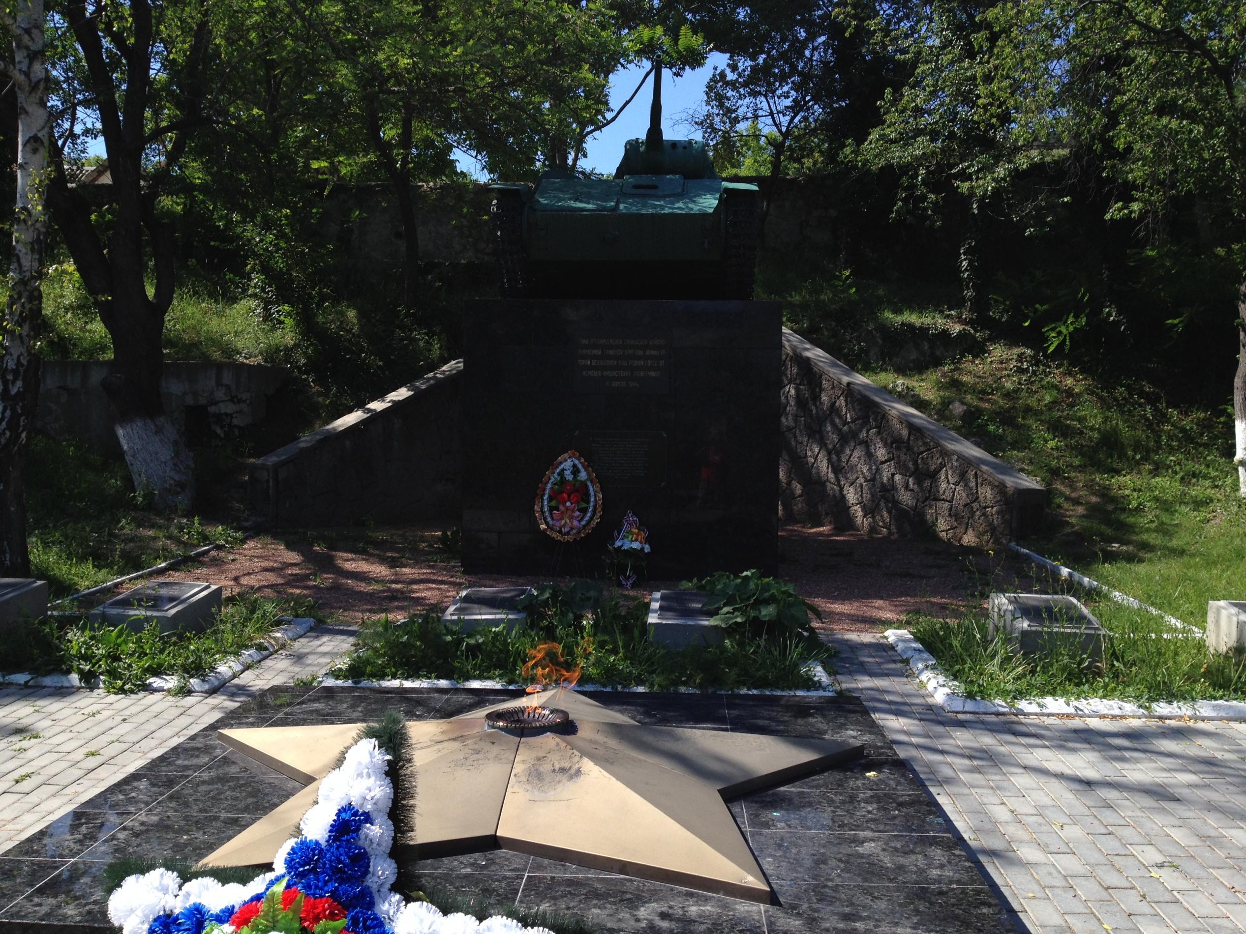 г. Бахчисарай, Ханский дворец-музей, братское воинское захоронение