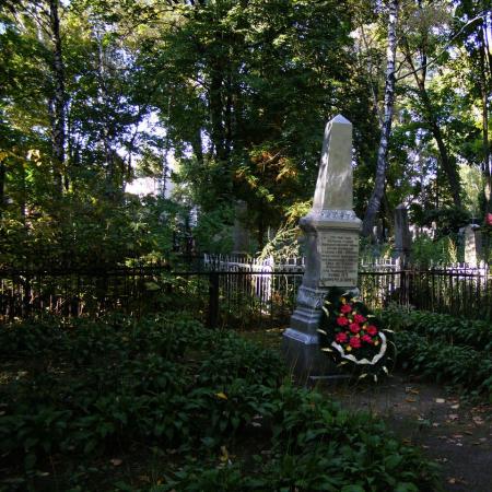 Братская могила подпольщиков, партизан и мирных жителей казненных немцами