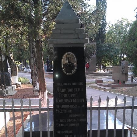  Кладбище Коммунаров