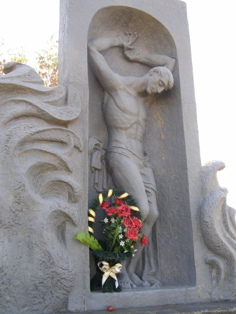 Братская могила военнопленных на ул. Маяковского в с. Старомлыновка