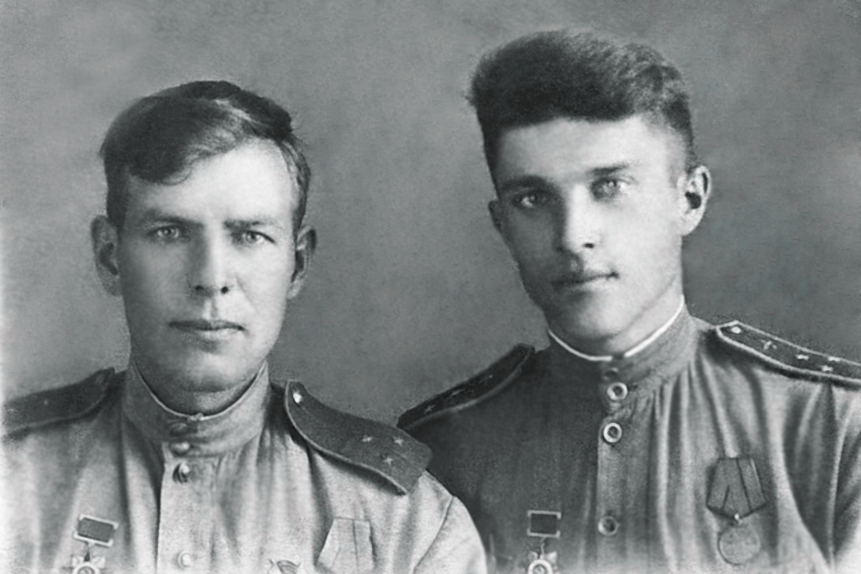 Маслов Василий Иванович (слева)