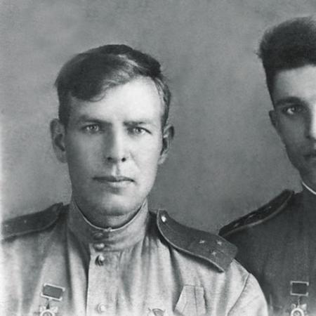 Маслов Василий Иванович (слева)