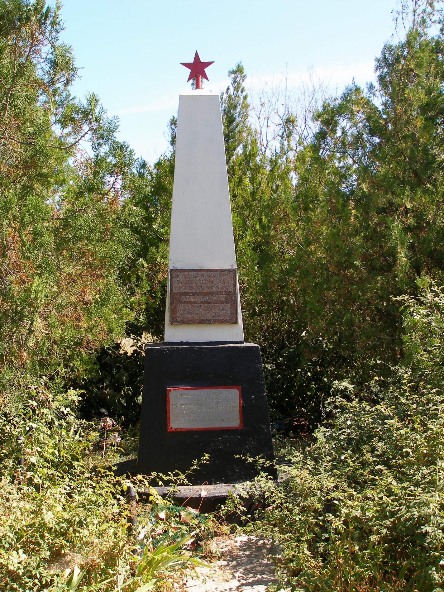 Братская могила бойцов 36 Кавалерийского Полка