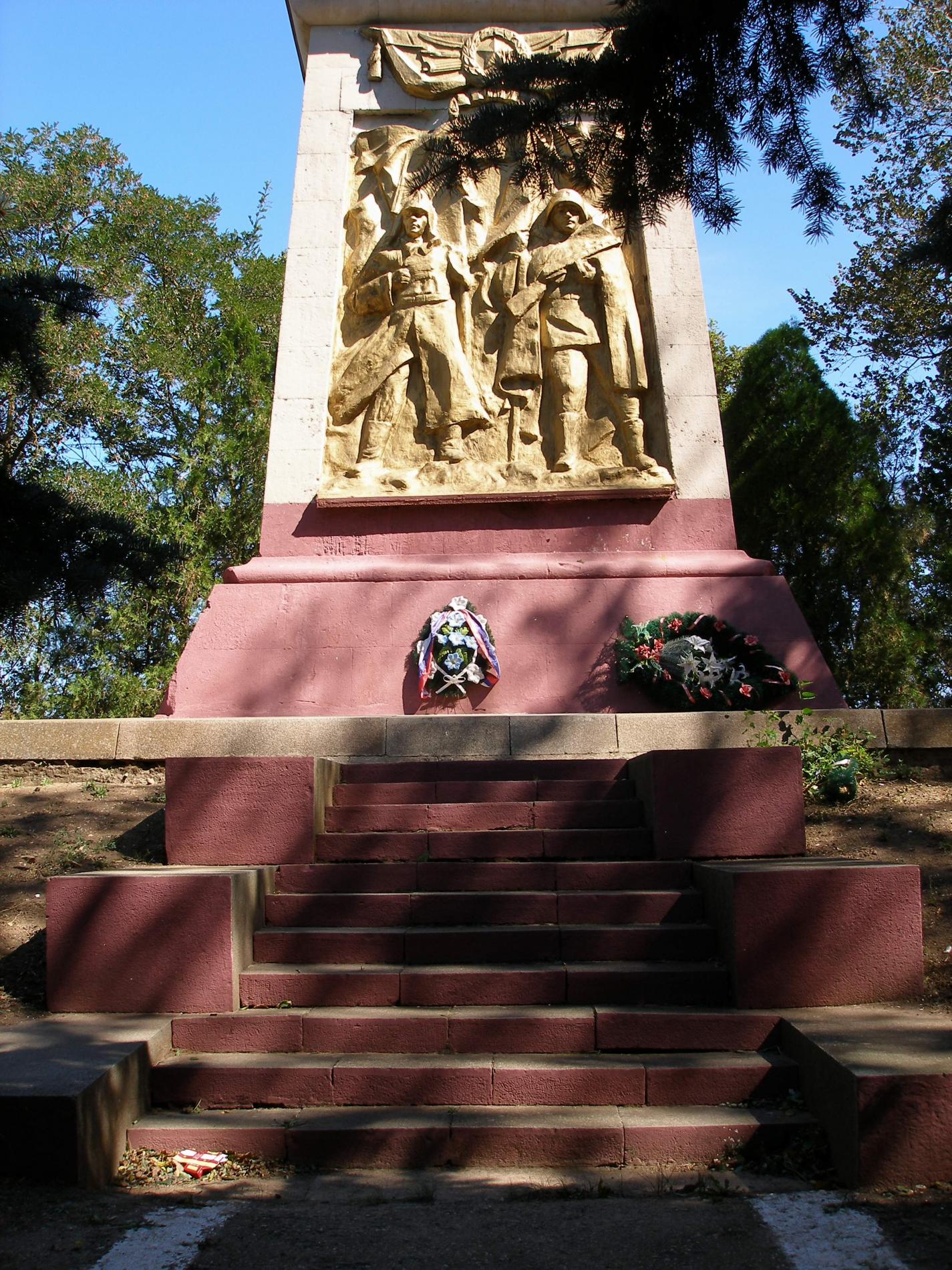 Братское кладбище - с. Ишунь