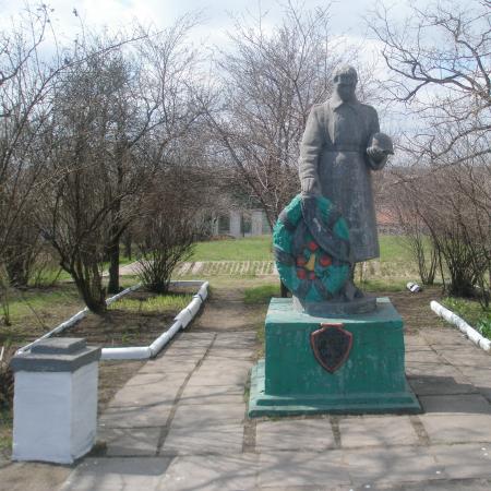 Братская могила на улице Гурамишвили