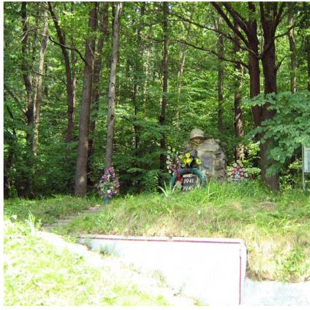 Братская могила в с. Варваровка Волчанского района
