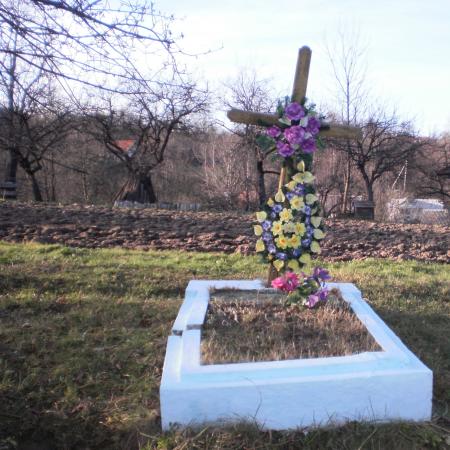 Могила двух саперов в с. Акрешоры Косовского района