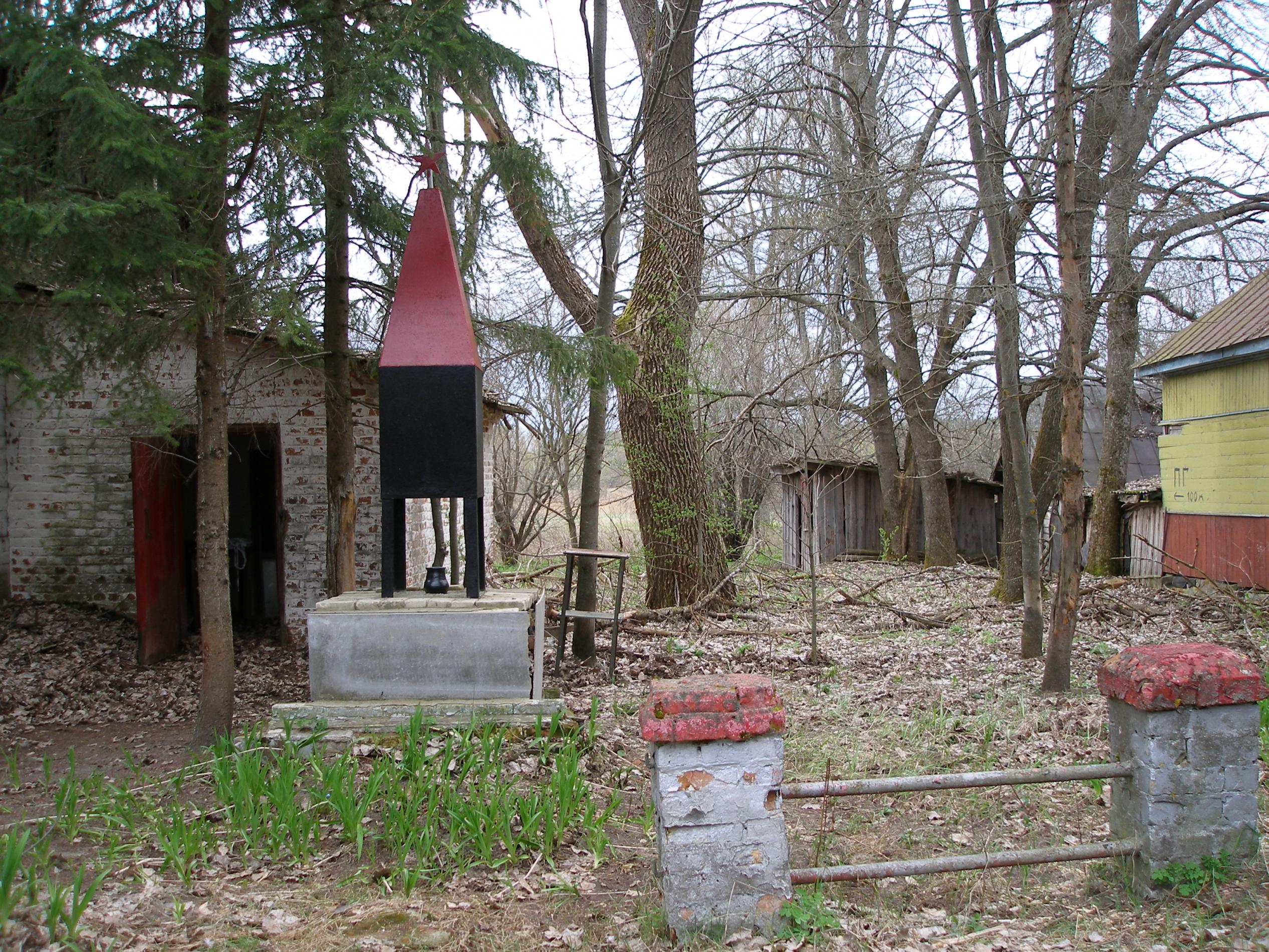 Братская могила в с. Речица Чернобыльского района 