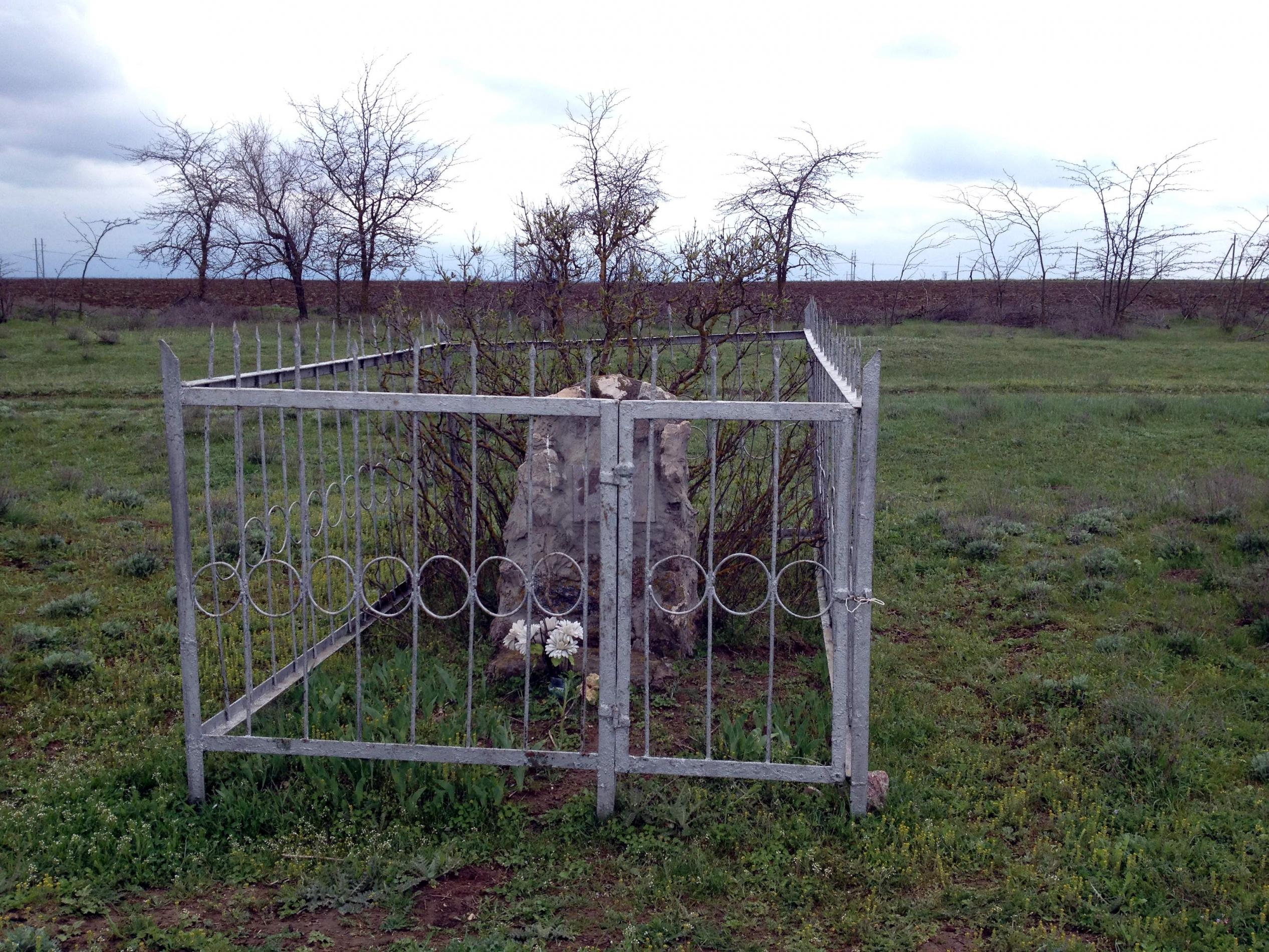 Красноперекопский район, с. Красноармейское, одиночное захоронение