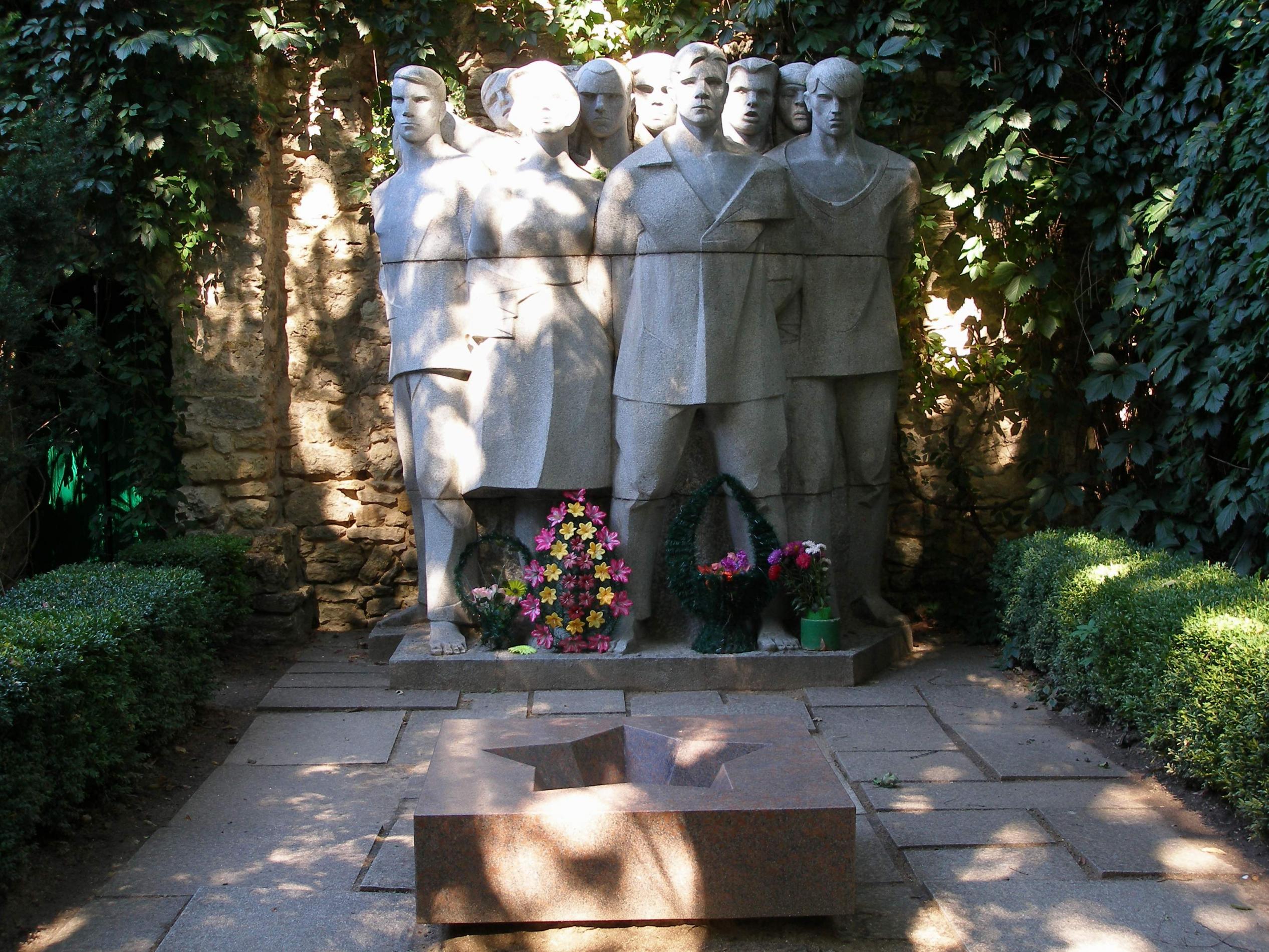 Памятник Советским десантникам