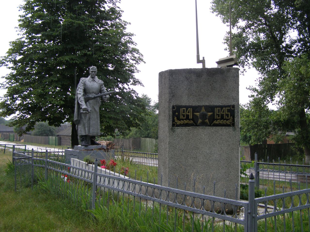 с. Козероги Черниговского района Черниговской области, Братская могила Воинов ВОВ