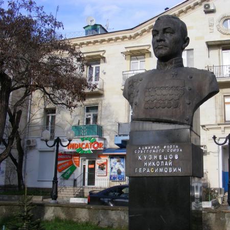 Памятник Кузнецову Николаю Герасимовичу