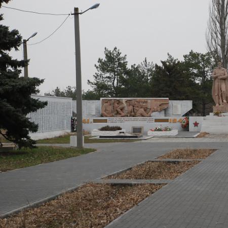 г. Армянск, Парк Победы, братское воинское захоронение