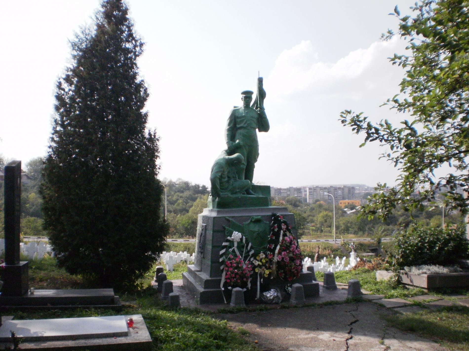  Братская могила на старом кладбище по ул. Высочанка в г. Калуш
