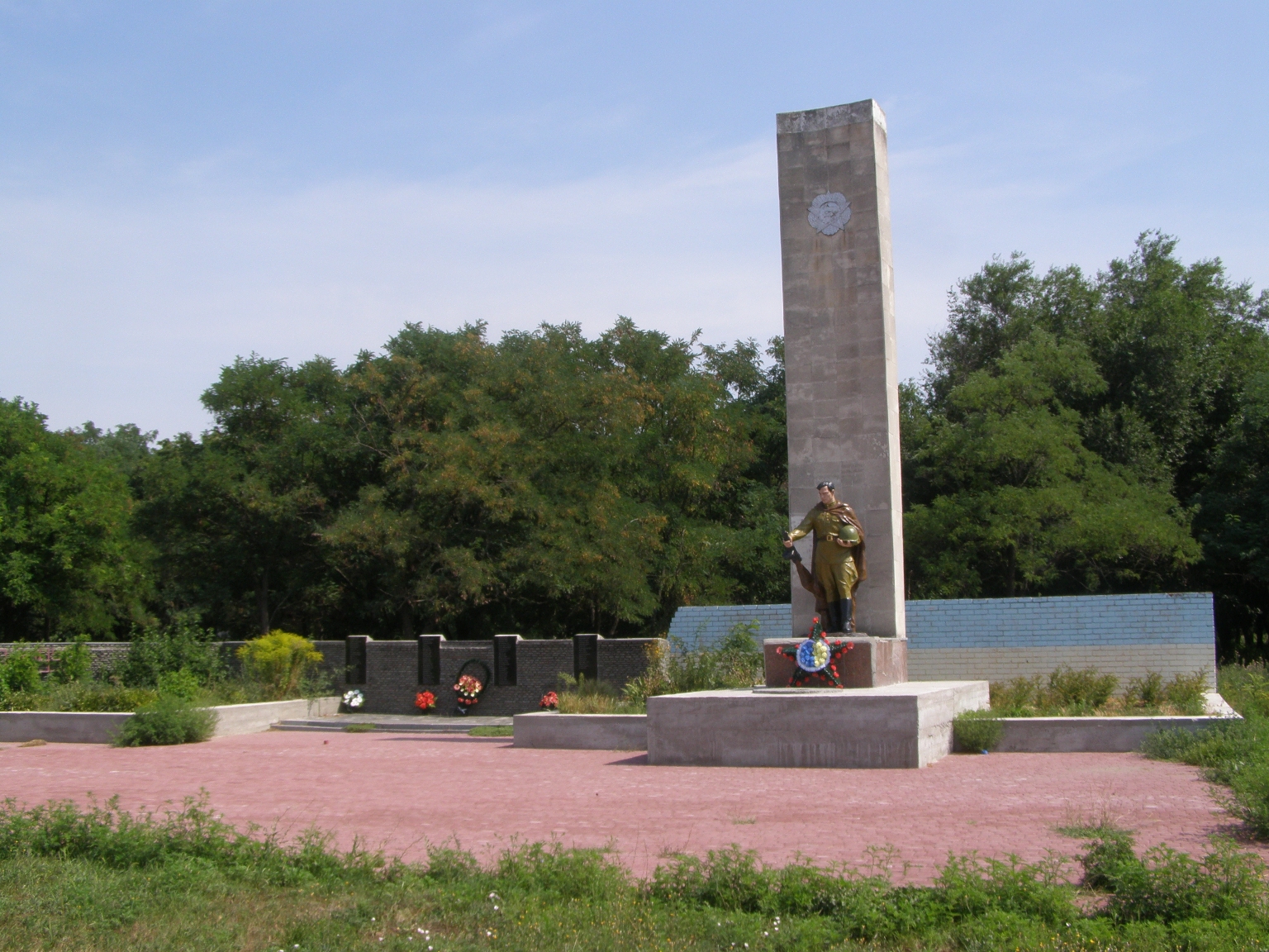Братская могила в с. Александровка Днепропетровского района