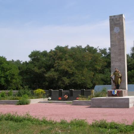 Братская могила в с. Александровка Днепропетровского района