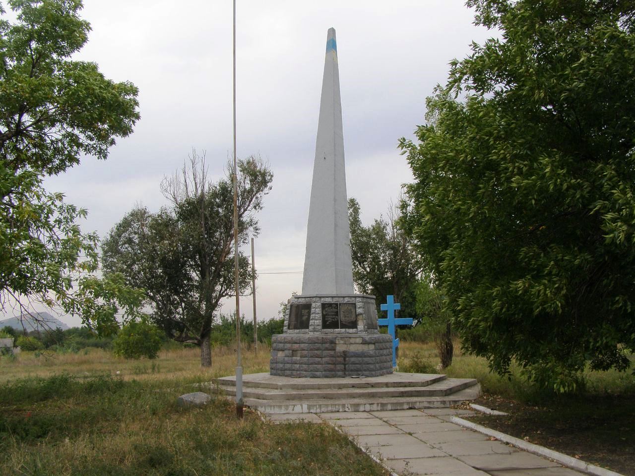 Братская могила в с. Анновка Добропольского района