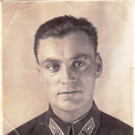 На память Ване Чурикову от капитана Дончука Василия, 10.11.1943 г.