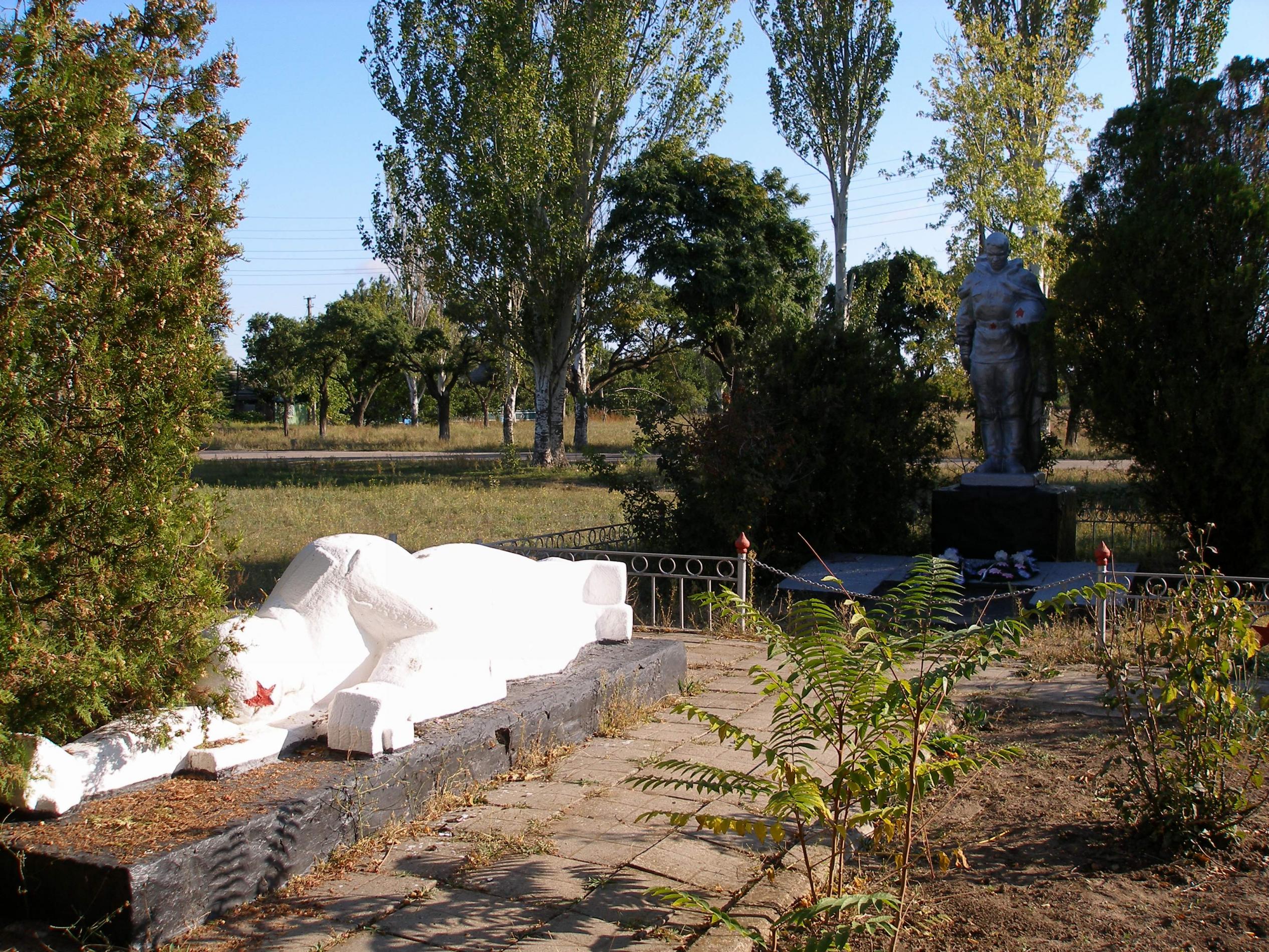 Братская могила Воинов ВОВ - с. Каменское Васильевского района