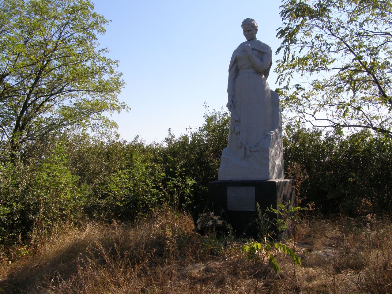 Братская могила мирных жителей у с. Старомлыновка