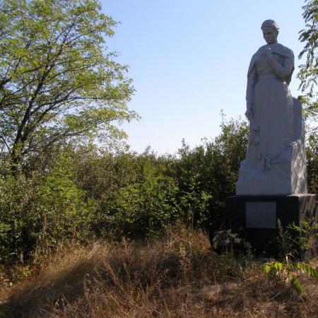 Братская могила мирных жителей у с. Старомлыновка