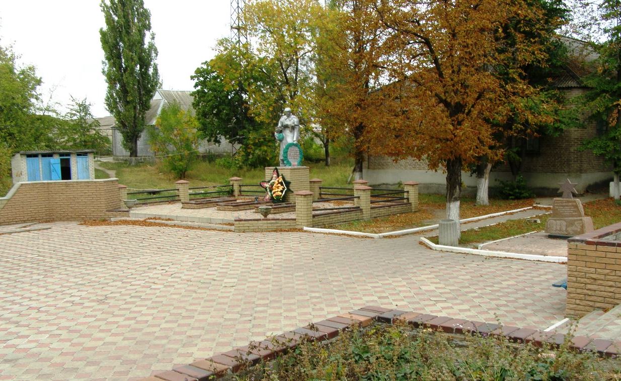 Братская могила в с. Андреевка Славянского района