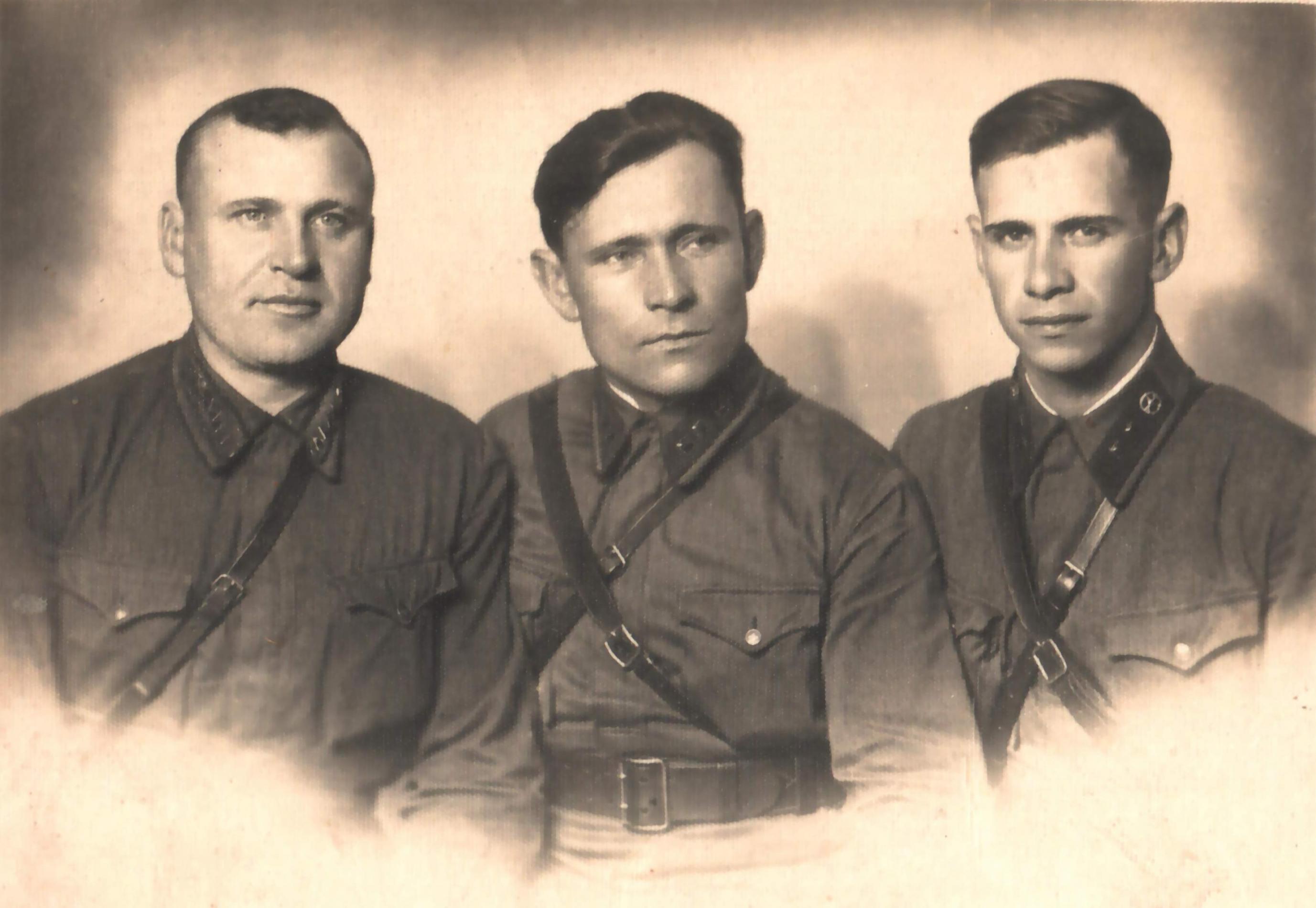 Витебский Михаил Моисеевич с двумя товарищами