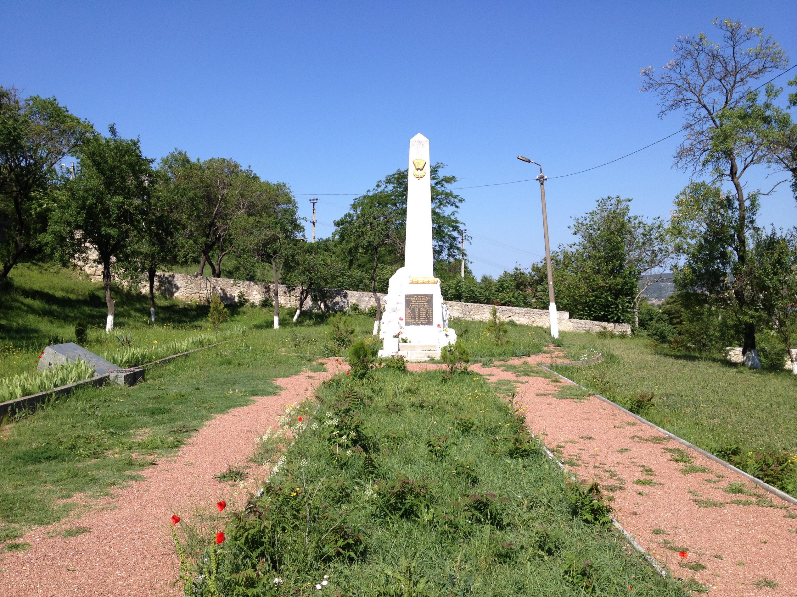 г. Бахчисарай, Ханский дворец-музей, братская могила жертв фашистского террора