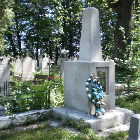 Братская могила в пгт. Лисец Тисменицкого района