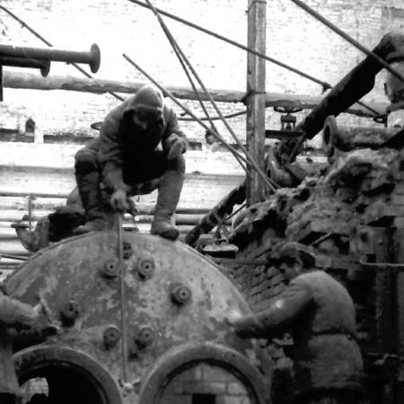 Ростов, первые восстановительные работы на предприятиях города, 1943 год.