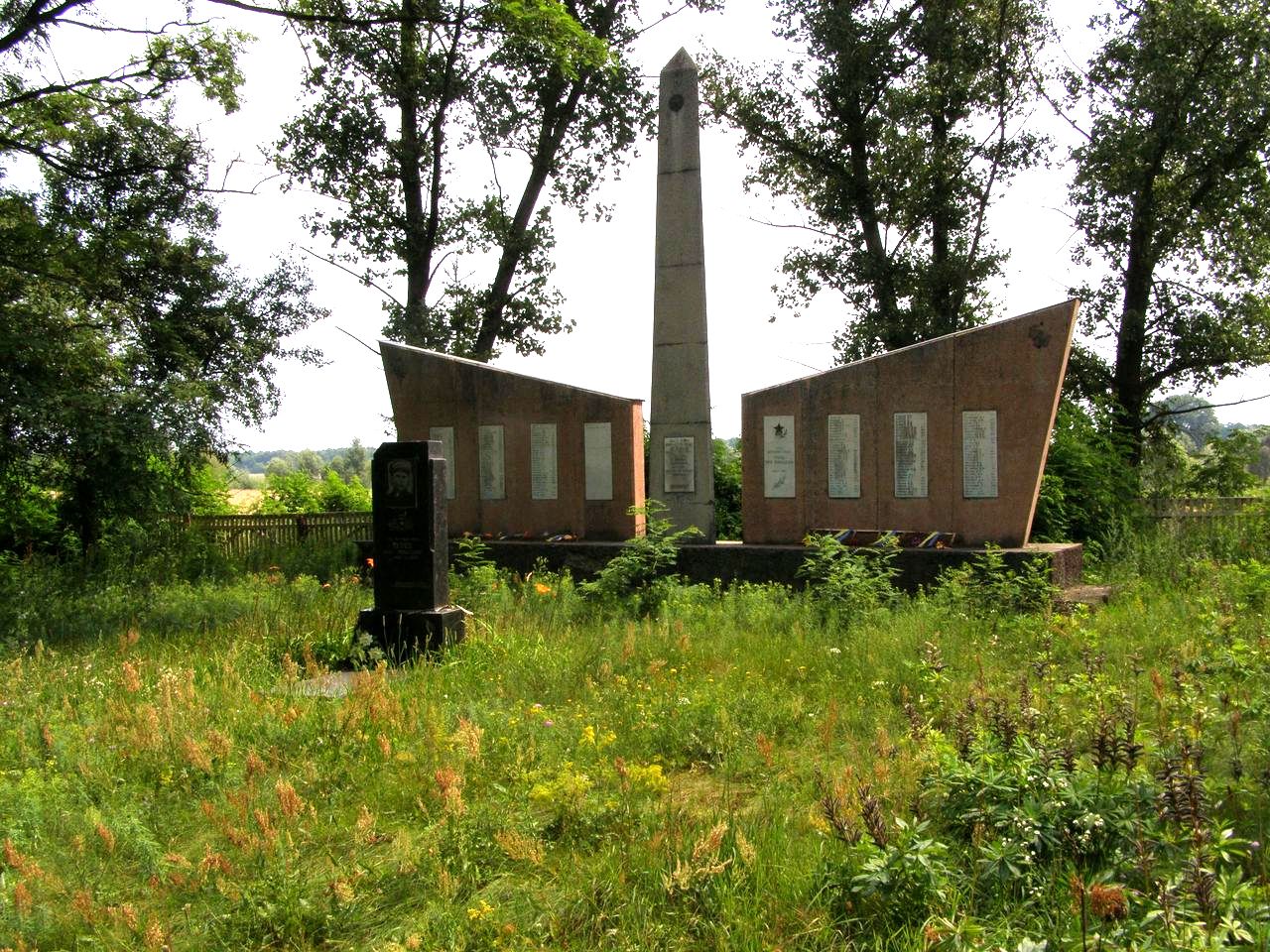 с. Ковпыта Черниговского района Черниговской области, Братская могила Воинов ВОВ