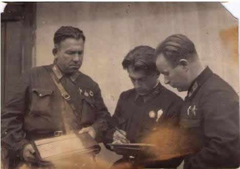 Кожуховский Федор Васильевич (слева)