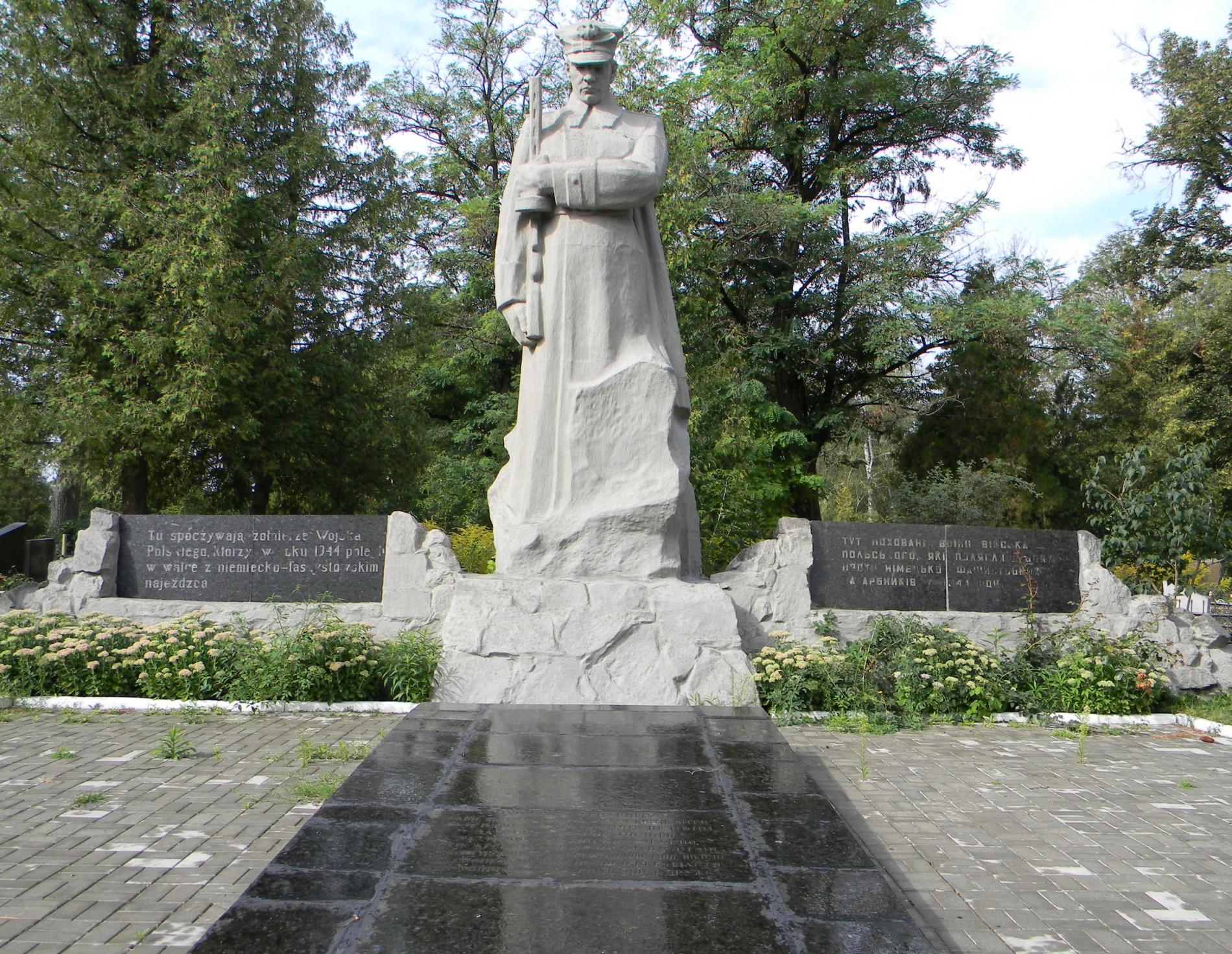 Братская могила воинов Войска Польского на центральном кладбище г. Сумы