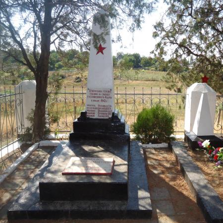 с. Насыпное (Насыпкой), братское воинское захоронение